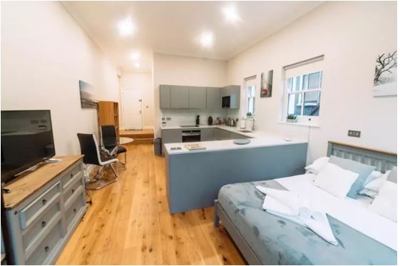 خامسًا الاستوديو