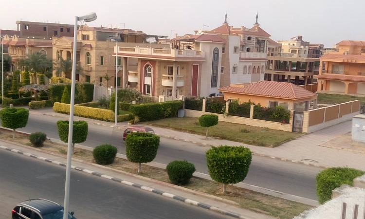 بين مدينة الشروق والقاهرة الجديدة