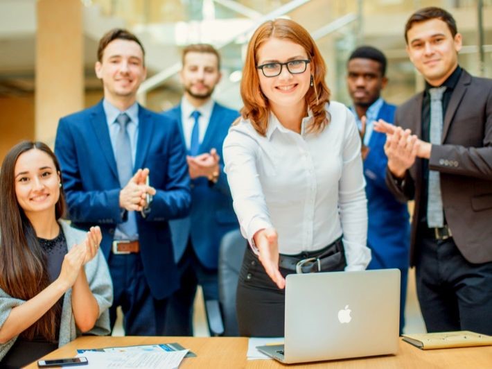 .5 التحلي بالأخلاق في العمل