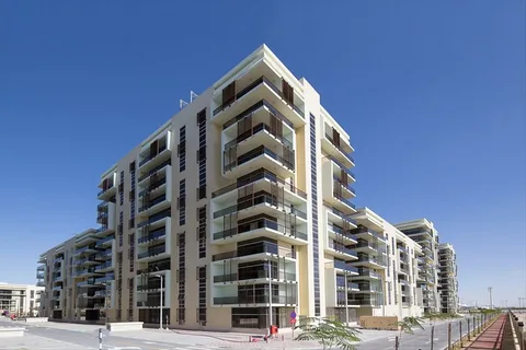 الوحدات التجارية في مولات مدينة الشروق